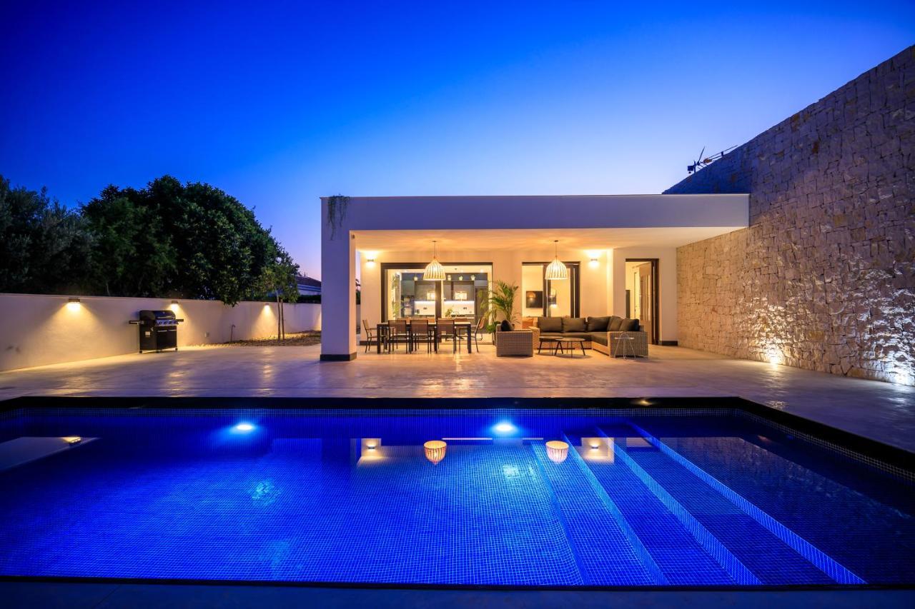 Villa Mi Luna Торевиеха Екстериор снимка