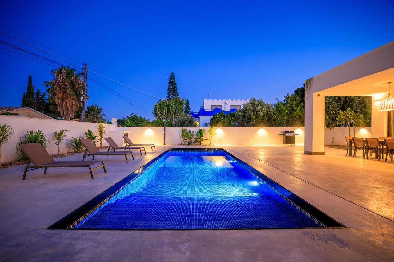 Villa Mi Luna Торевиеха Екстериор снимка